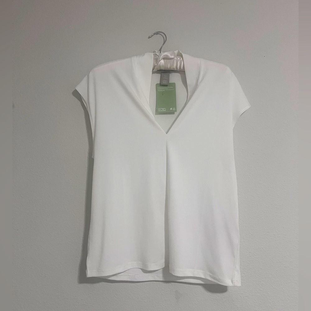 || NWT || H & M || SLEEVELESS WHITE BLOUSE ||